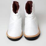 Болоньевые ботинки дутики белого цвета с подкладкой из шерсти